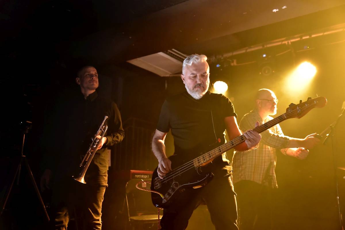 Rock Café hostilo SUPŠ Fest. Akci, na které se učitel promění v normální týpka s kytarou a introvertní student ve řvoucího tygra