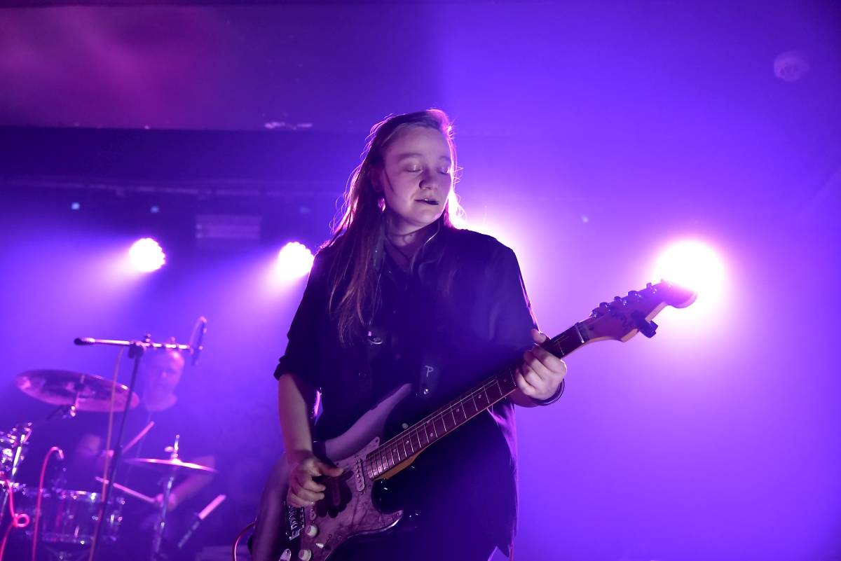 Rock Café hostilo SUPŠ Fest. Akci, na které se učitel promění v normální týpka s kytarou a introvertní student ve řvoucího tygra