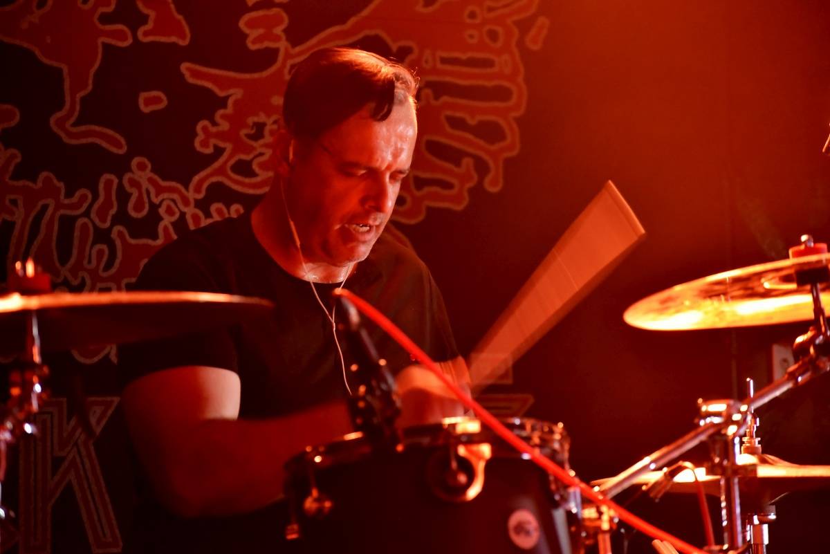 Rock Café hostilo SUPŠ Fest. Akci, na které se učitel promění v normální týpka s kytarou a introvertní student ve řvoucího tygra