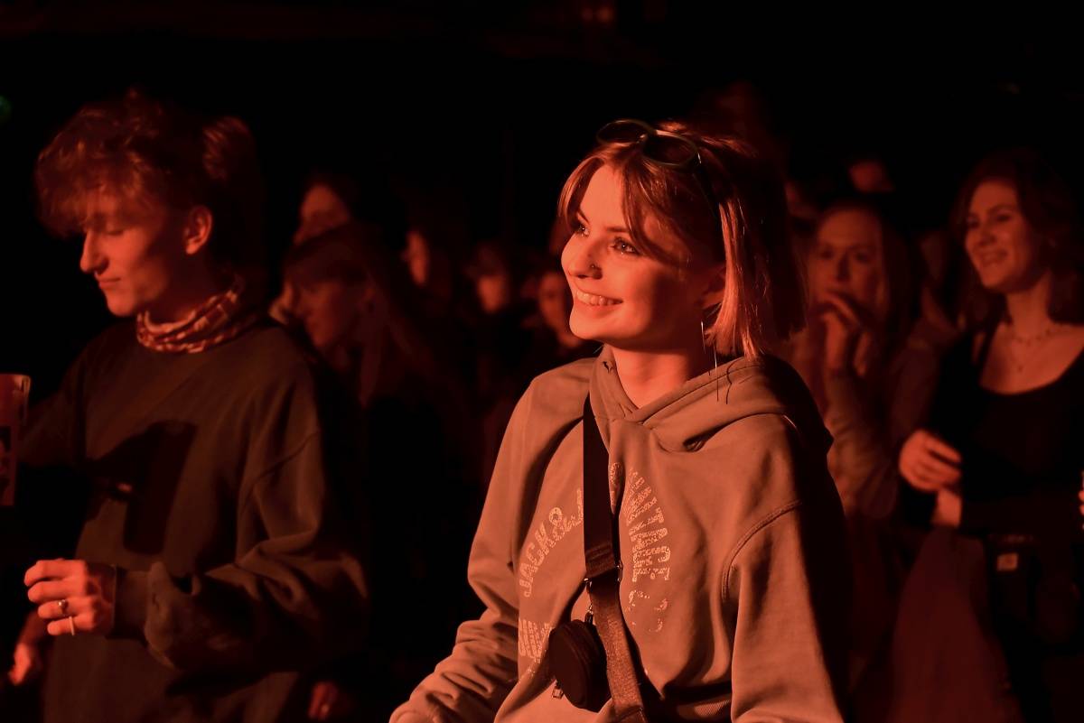 Rock Café hostilo SUPŠ Fest. Akci, na které se učitel promění v normální týpka s kytarou a introvertní student ve řvoucího tygra