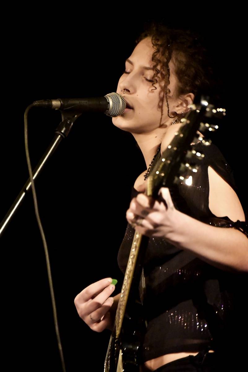 Rock Café hostilo SUPŠ Fest. Akci, na které se učitel promění v normální týpka s kytarou a introvertní student ve řvoucího tygra