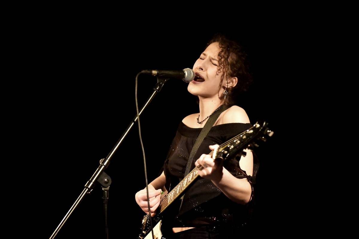 Rock Café hostilo SUPŠ Fest. Akci, na které se učitel promění v normální týpka s kytarou a introvertní student ve řvoucího tygra