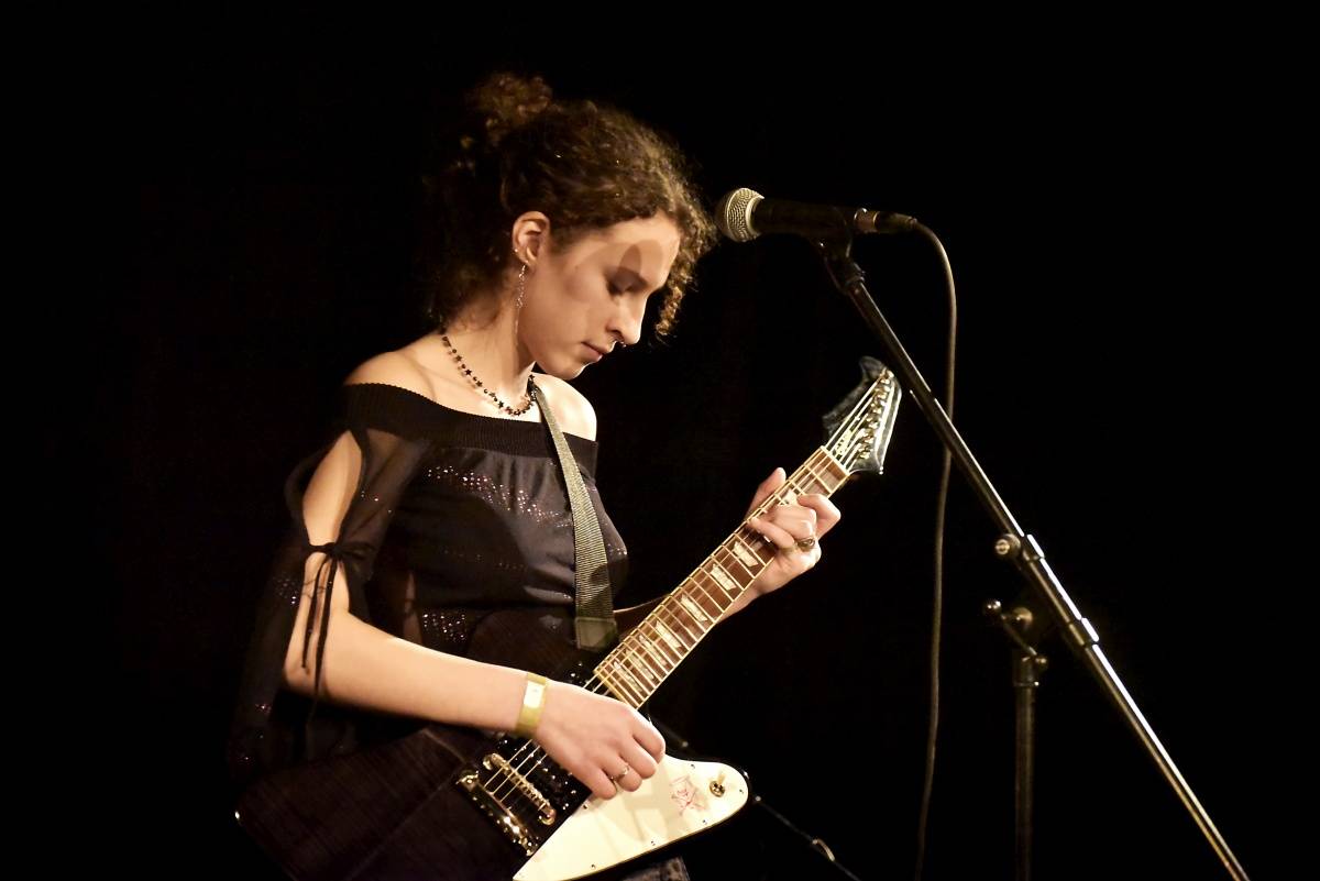 Rock Café hostilo SUPŠ Fest. Akci, na které se učitel promění v normální týpka s kytarou a introvertní student ve řvoucího tygra