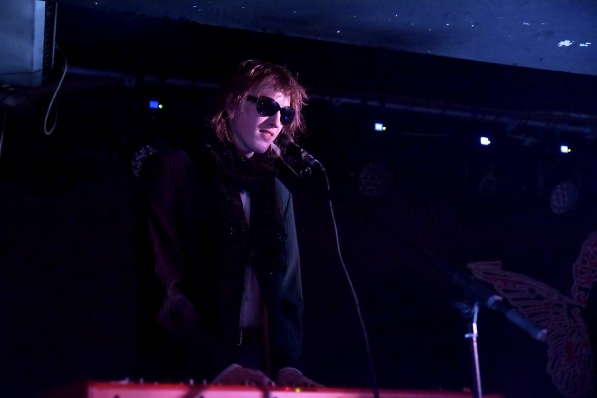 Rock Café hostilo SUPŠ Fest. Akci, na které se učitel promění v normální týpka s kytarou a introvertní student ve řvoucího tygra