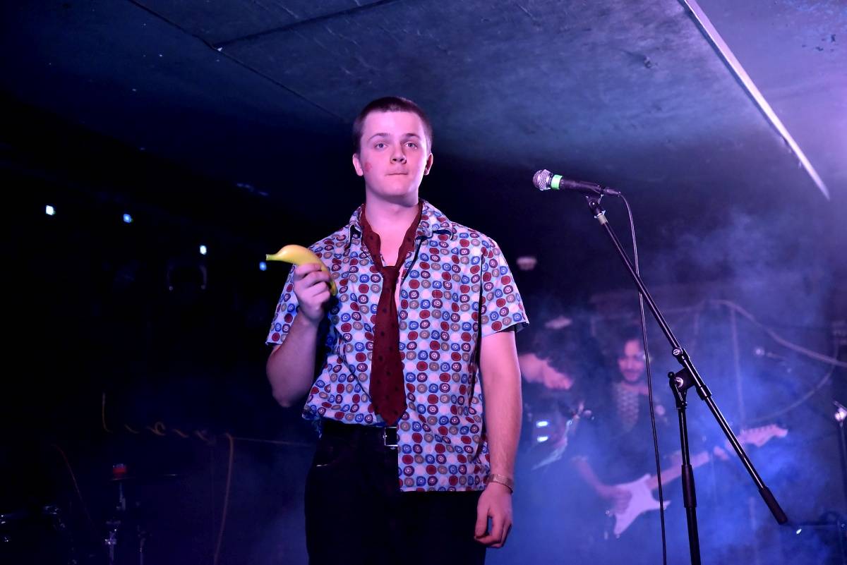 Rock Café hostilo SUPŠ Fest. Akci, na které se učitel promění v normální týpka s kytarou a introvertní student ve řvoucího tygra