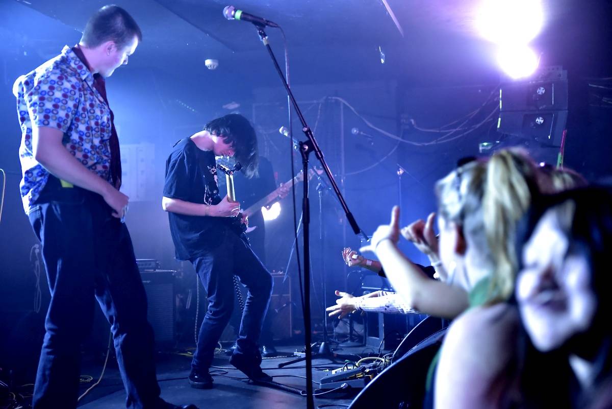 Rock Café hostilo SUPŠ Fest. Akci, na které se učitel promění v normální týpka s kytarou a introvertní student ve řvoucího tygra