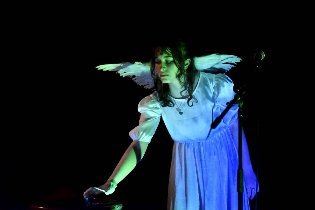 Rock Café hostilo SUPŠ Fest. Akci, na které se učitel promění v normální týpka s kytarou a introvertní student ve řvoucího tygra