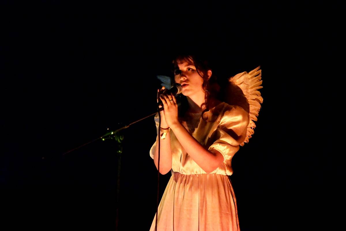 Rock Café hostilo SUPŠ Fest. Akci, na které se učitel promění v normální týpka s kytarou a introvertní student ve řvoucího tygra