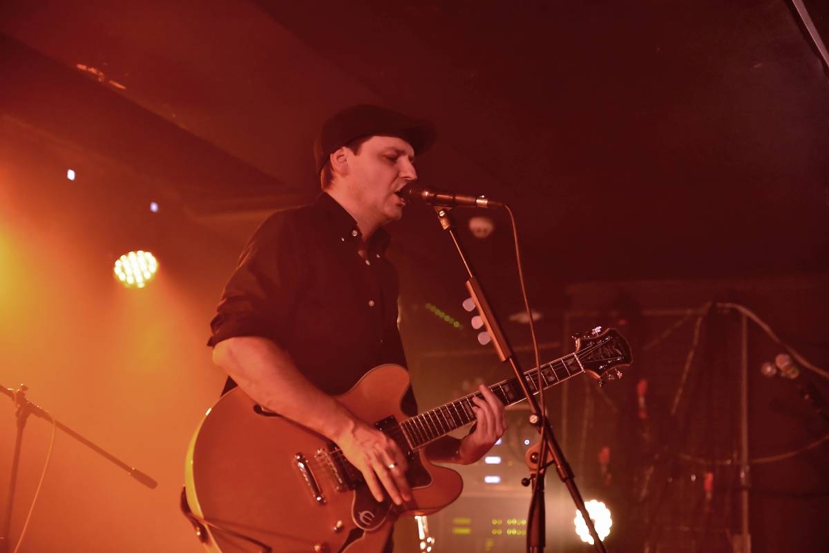 Rock Café hostilo SUPŠ Fest. Akci, na které se učitel promění v normální týpka s kytarou a introvertní student ve řvoucího tygra