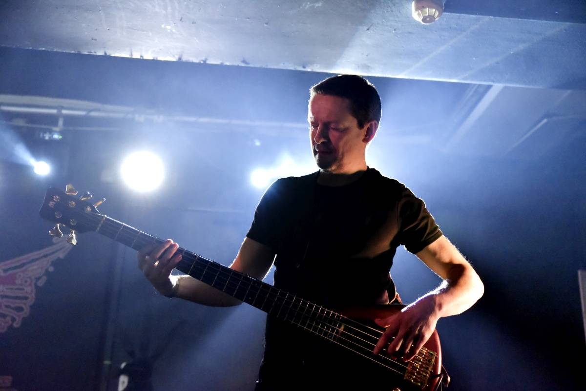 Rock Café hostilo SUPŠ Fest. Akci, na které se učitel promění v normální týpka s kytarou a introvertní student ve řvoucího tygra