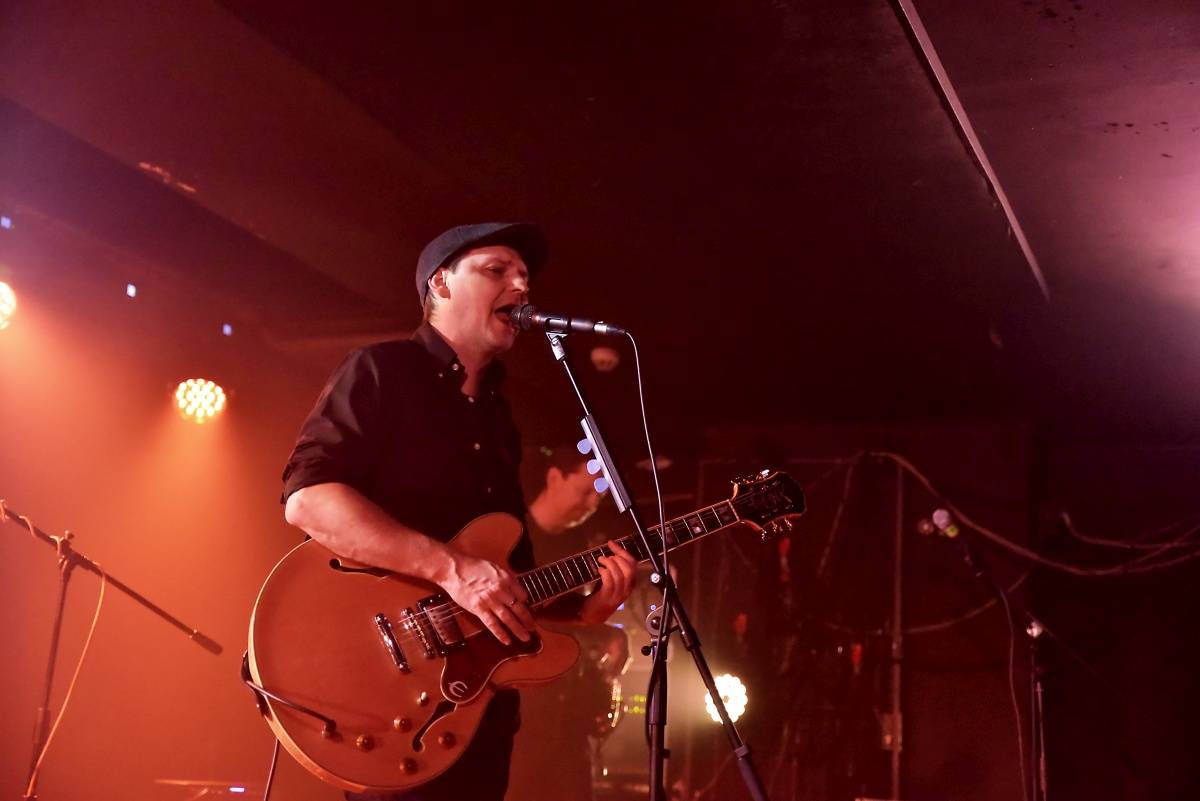 Rock Café hostilo SUPŠ Fest. Akci, na které se učitel promění v normální týpka s kytarou a introvertní student ve řvoucího tygra