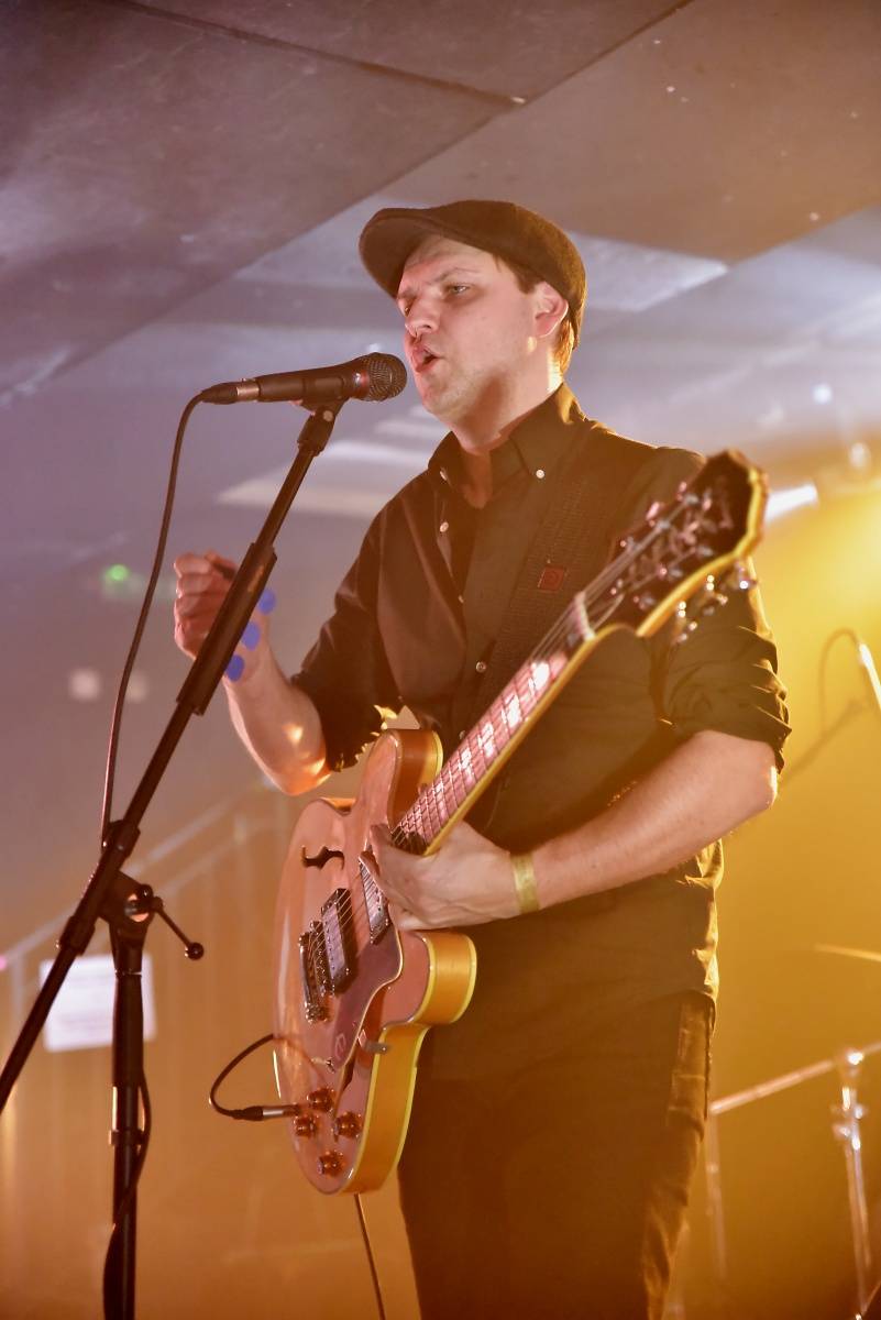 Rock Café hostilo SUPŠ Fest. Akci, na které se učitel promění v normální týpka s kytarou a introvertní student ve řvoucího tygra