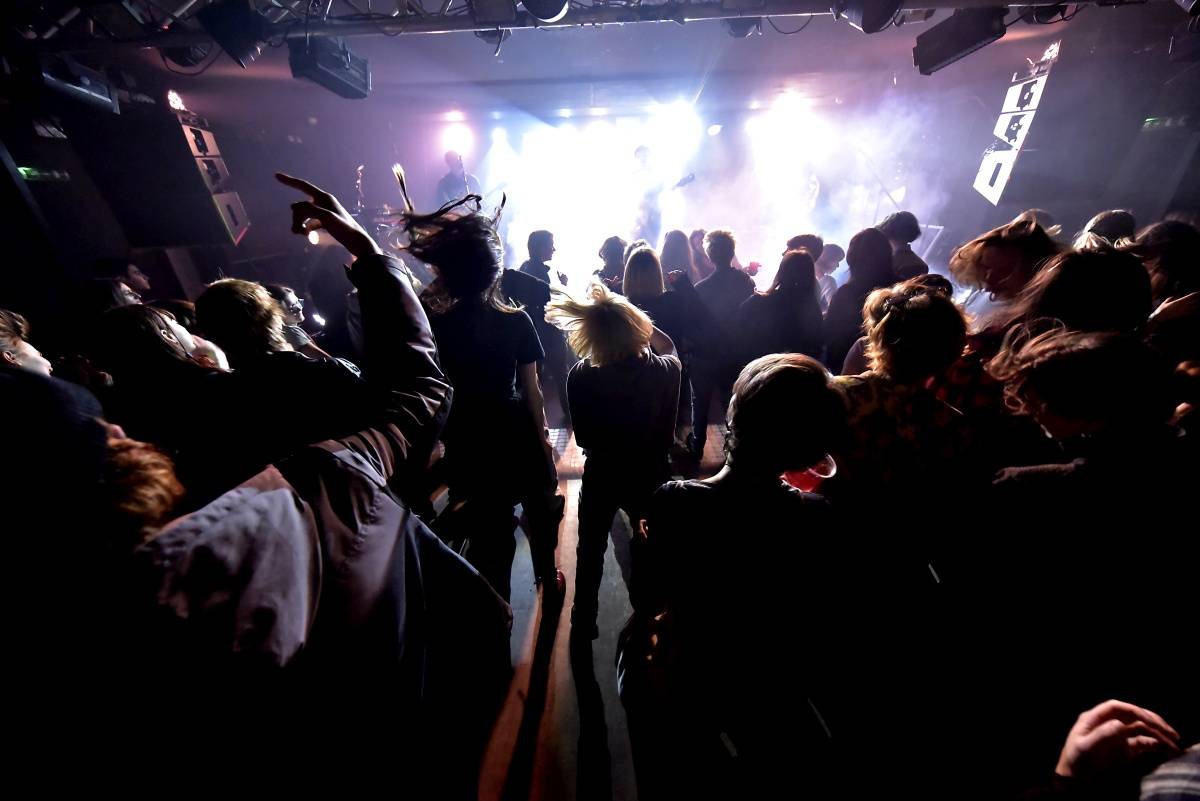 Rock Café hostilo SUPŠ Fest. Akci, na které se učitel promění v normální týpka s kytarou a introvertní student ve řvoucího tygra