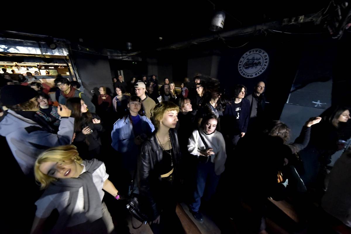 Rock Café hostilo SUPŠ Fest. Akci, na které se učitel promění v normální týpka s kytarou a introvertní student ve řvoucího tygra