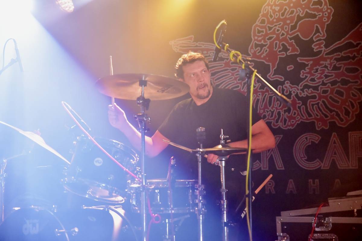 Rock Café hostilo SUPŠ Fest. Akci, na které se učitel promění v normální týpka s kytarou a introvertní student ve řvoucího tygra