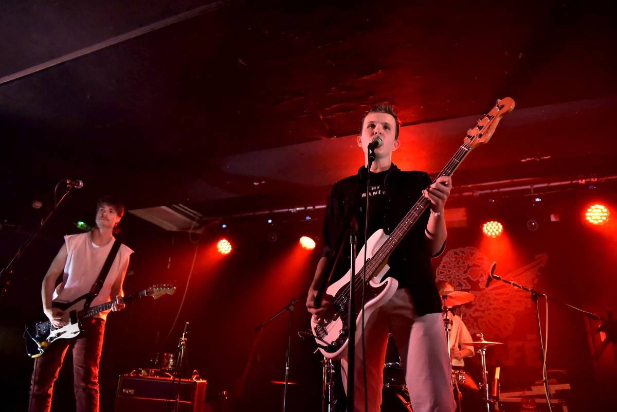 Rock Café hostilo SUPŠ Fest. Akci, na které se učitel promění v normální týpka s kytarou a introvertní student ve řvoucího tygra