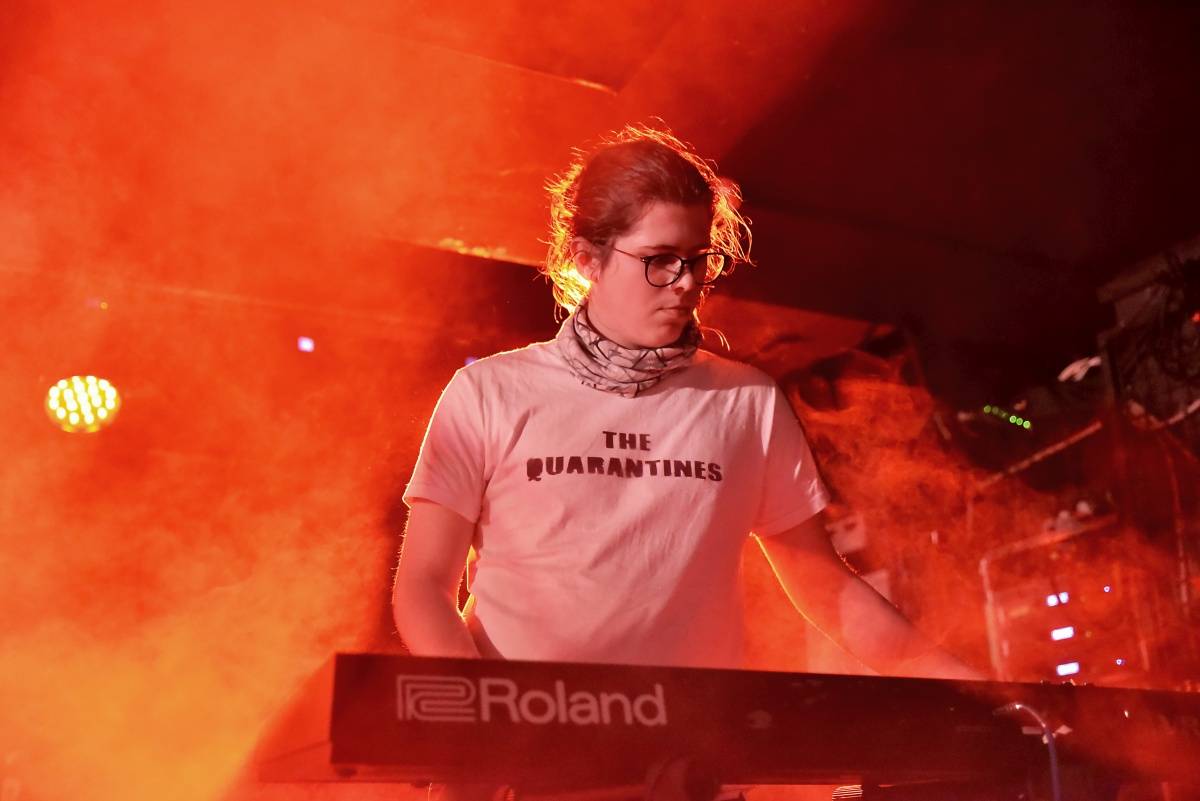 Rock Café hostilo SUPŠ Fest. Akci, na které se učitel promění v normální týpka s kytarou a introvertní student ve řvoucího tygra