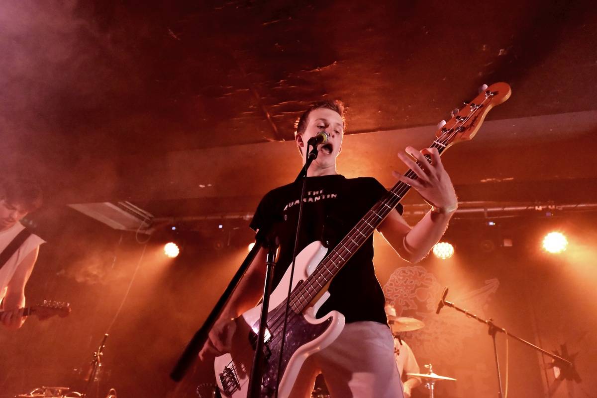 Rock Café hostilo SUPŠ Fest. Akci, na které se učitel promění v normální týpka s kytarou a introvertní student ve řvoucího tygra