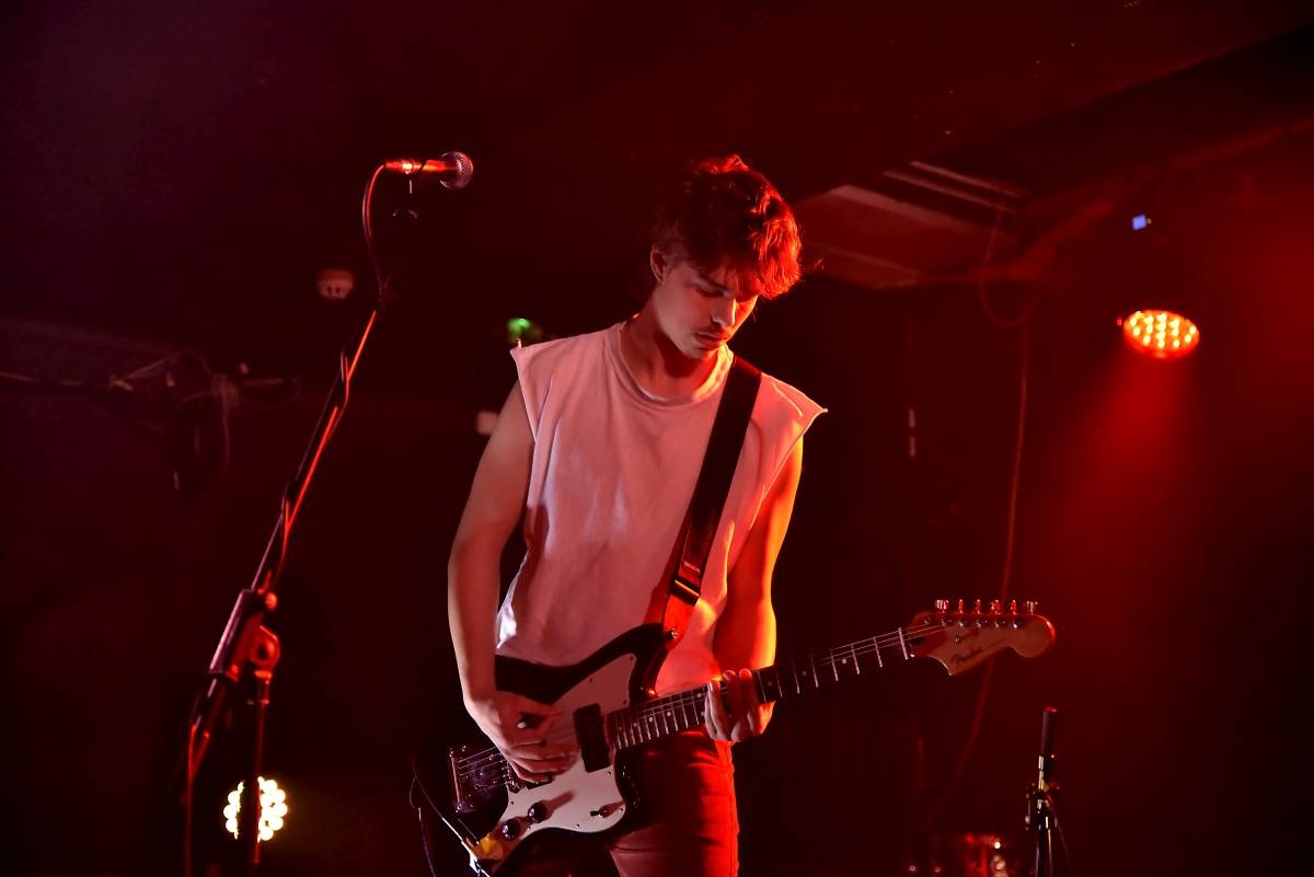 Rock Café hostilo SUPŠ Fest. Akci, na které se učitel promění v normální týpka s kytarou a introvertní student ve řvoucího tygra