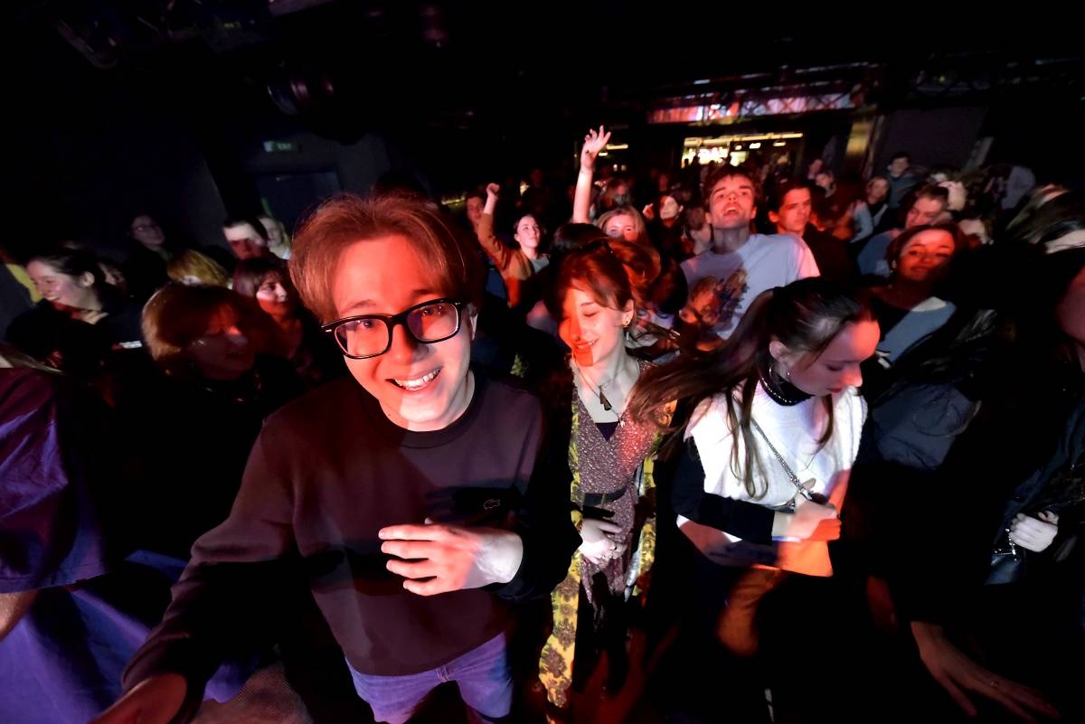 Rock Café hostilo SUPŠ Fest. Akci, na které se učitel promění v normální týpka s kytarou a introvertní student ve řvoucího tygra