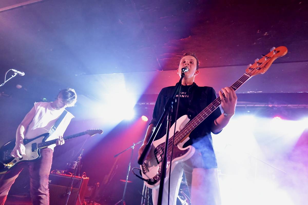 Rock Café hostilo SUPŠ Fest. Akci, na které se učitel promění v normální týpka s kytarou a introvertní student ve řvoucího tygra