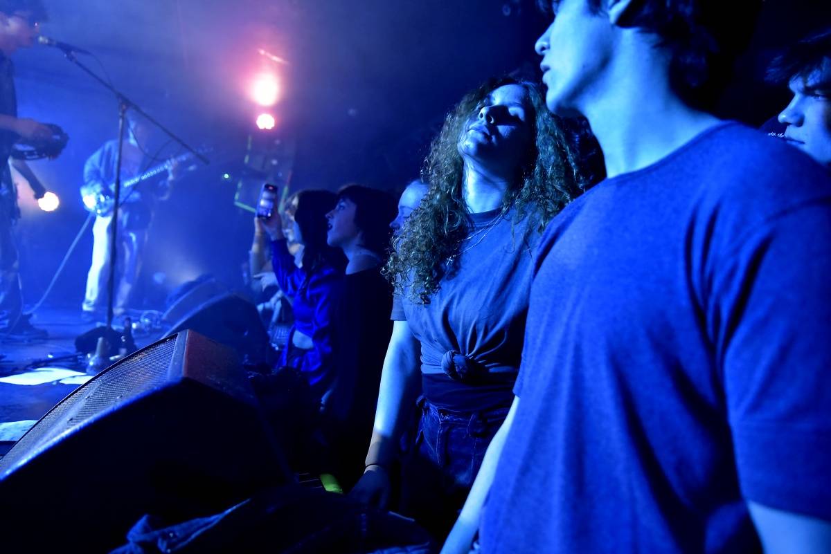 Rock Café hostilo SUPŠ Fest. Akci, na které se učitel promění v normální týpka s kytarou a introvertní student ve řvoucího tygra