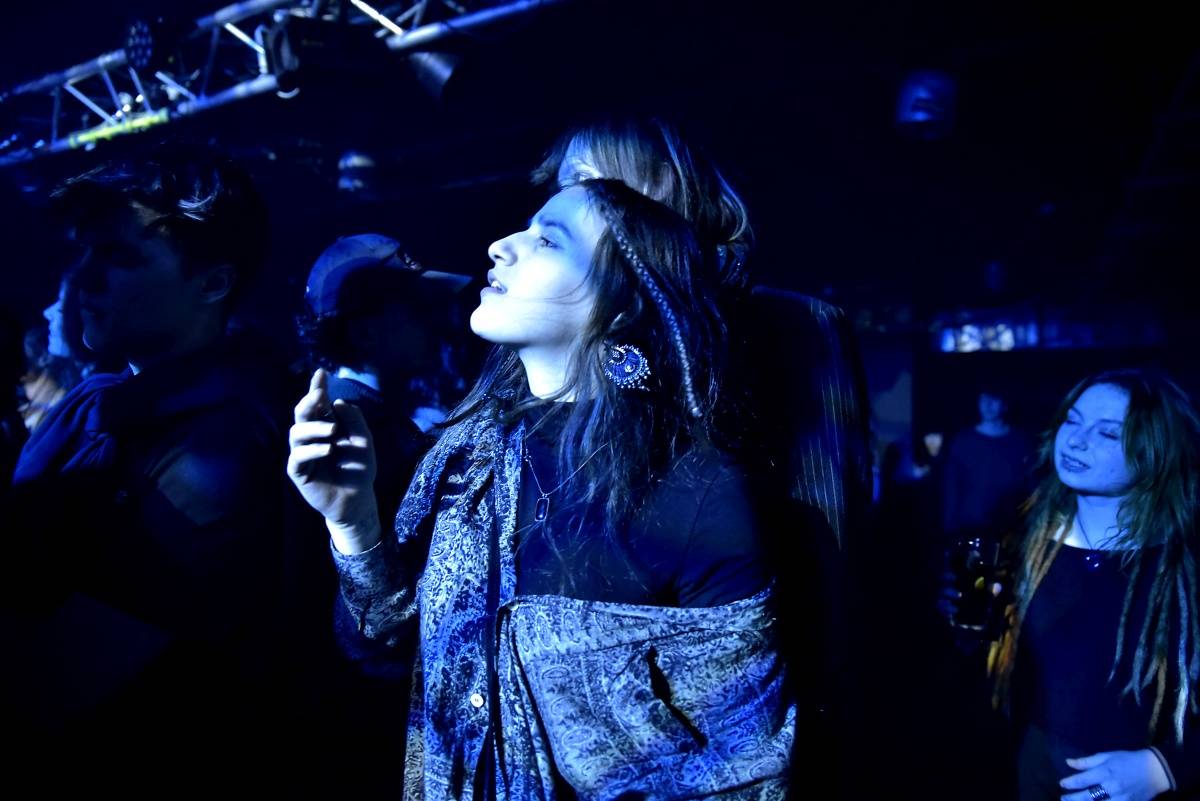 Rock Café hostilo SUPŠ Fest. Akci, na které se učitel promění v normální týpka s kytarou a introvertní student ve řvoucího tygra