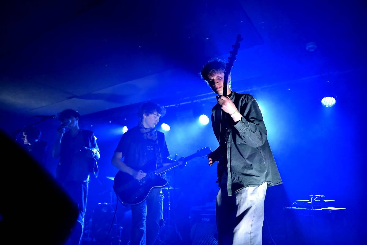 Rock Café hostilo SUPŠ Fest. Akci, na které se učitel promění v normální týpka s kytarou a introvertní student ve řvoucího tygra