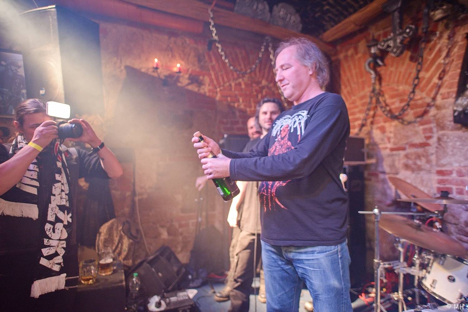 Psora křtila v plzeňském Parlamentu album, nechyběl Petr Korál