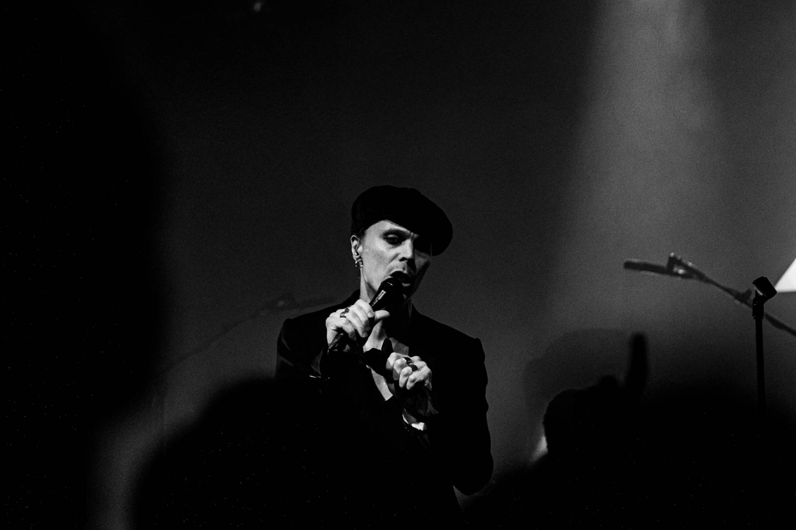 Ville Valo v Praze nešetřil úsměvy, fanouškům představil sólovku Neon Noir