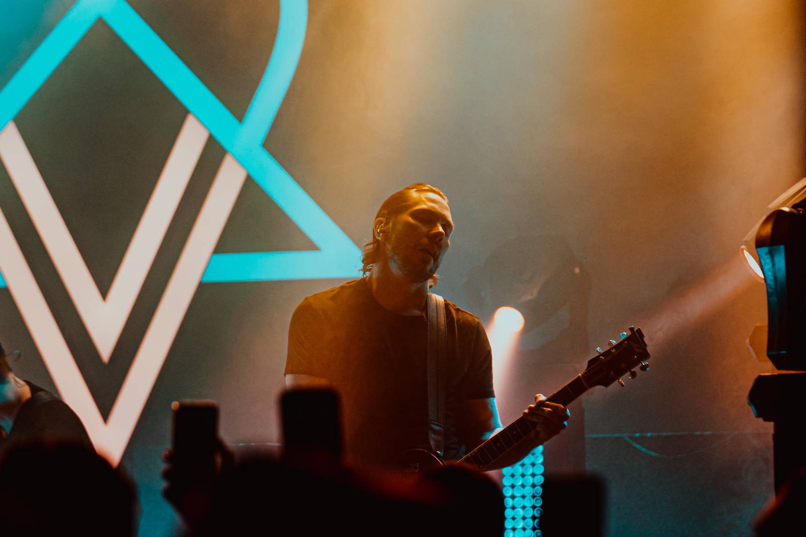 Ville Valo v Praze nešetřil úsměvy, fanouškům představil sólovku Neon Noir