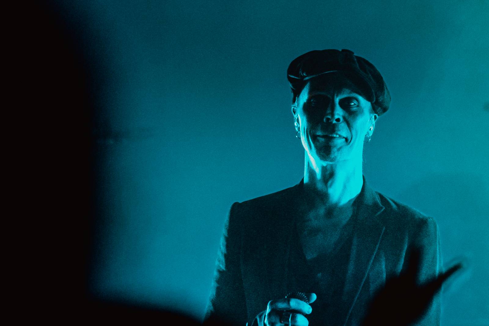Ville Valo v Praze nešetřil úsměvy, fanouškům představil sólovku Neon Noir