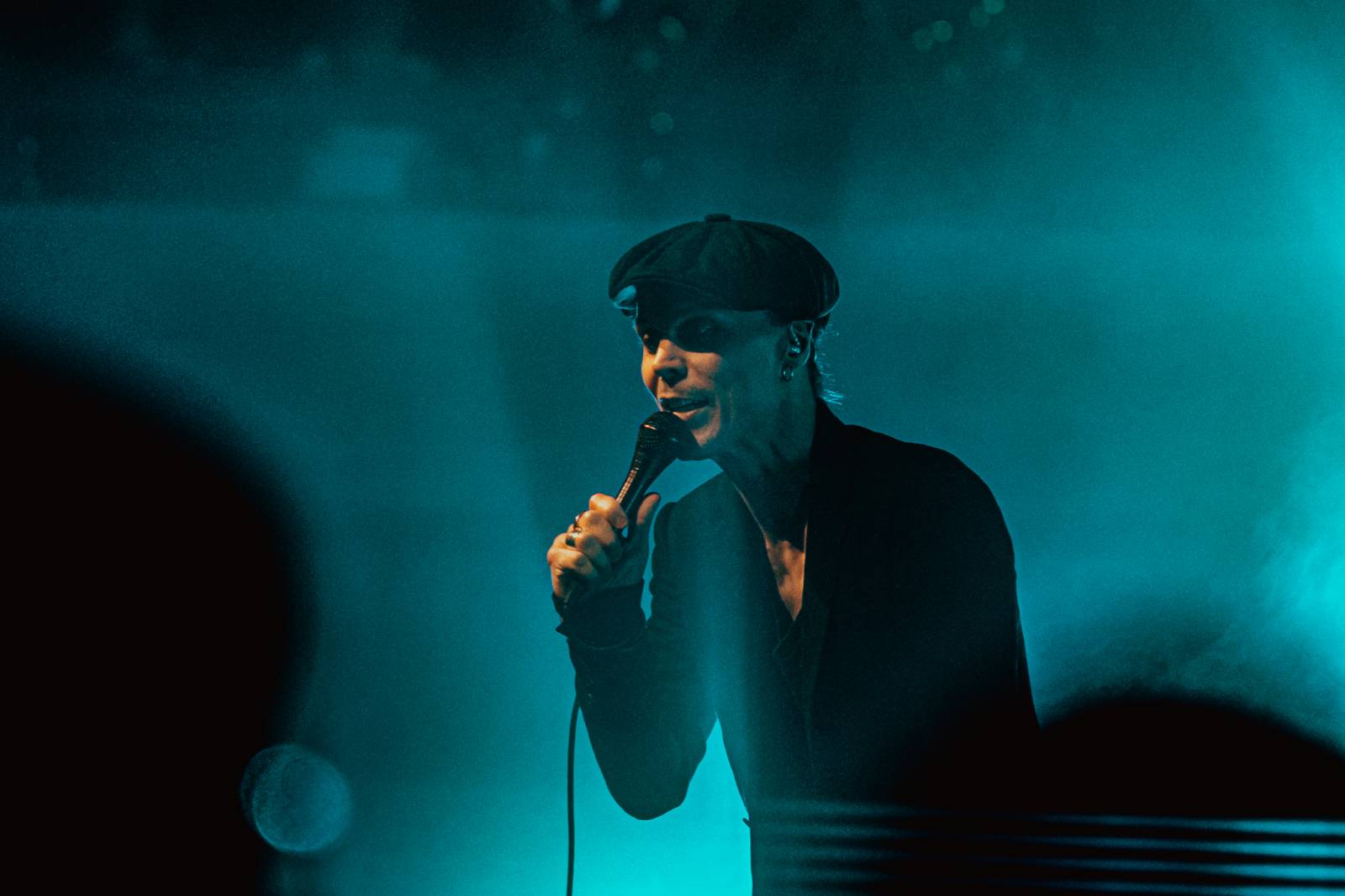 Ville Valo v Praze nešetřil úsměvy, fanouškům představil sólovku Neon Noir