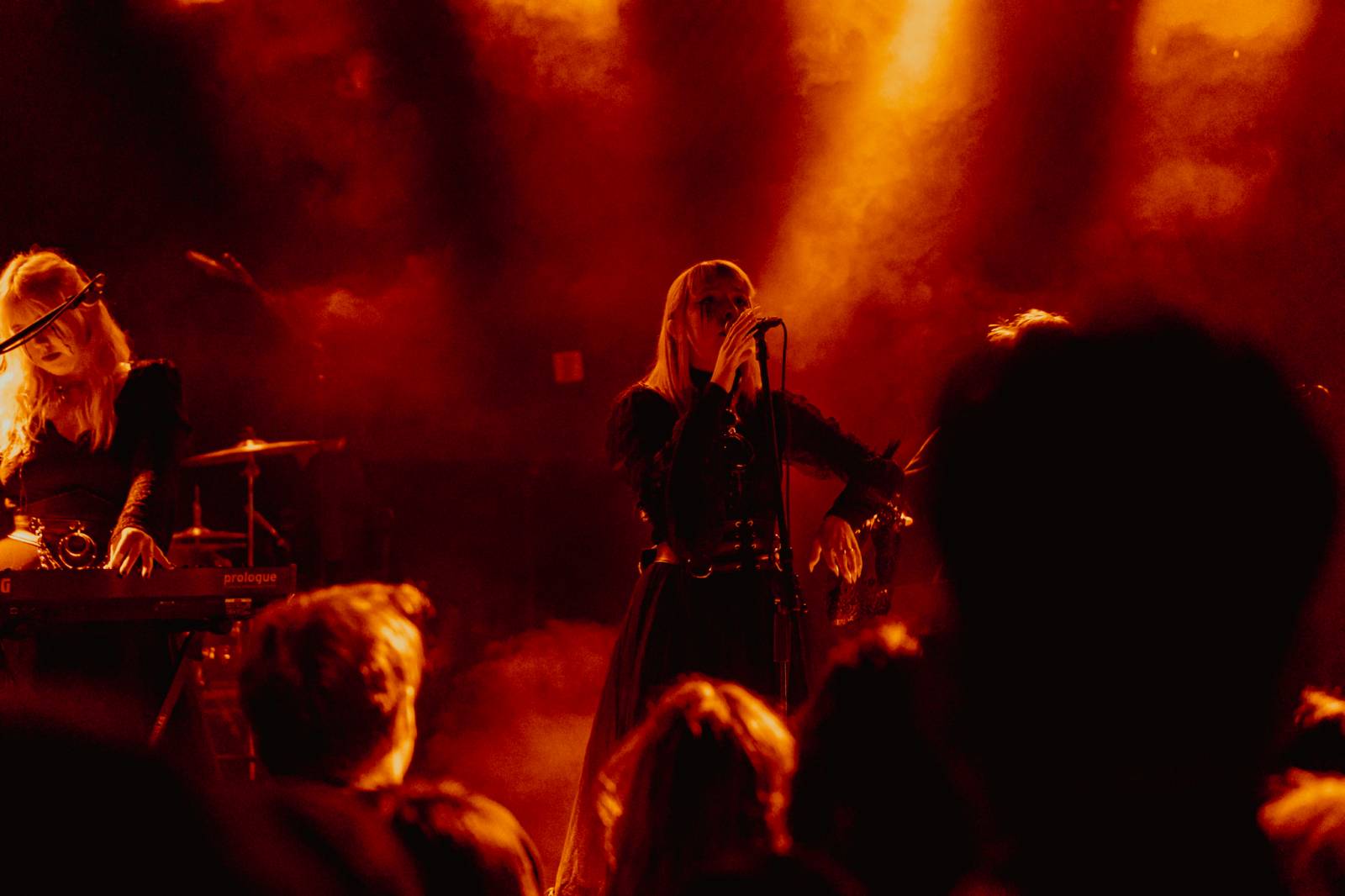 Ville Valo v Praze nešetřil úsměvy, fanouškům představil sólovku Neon Noir