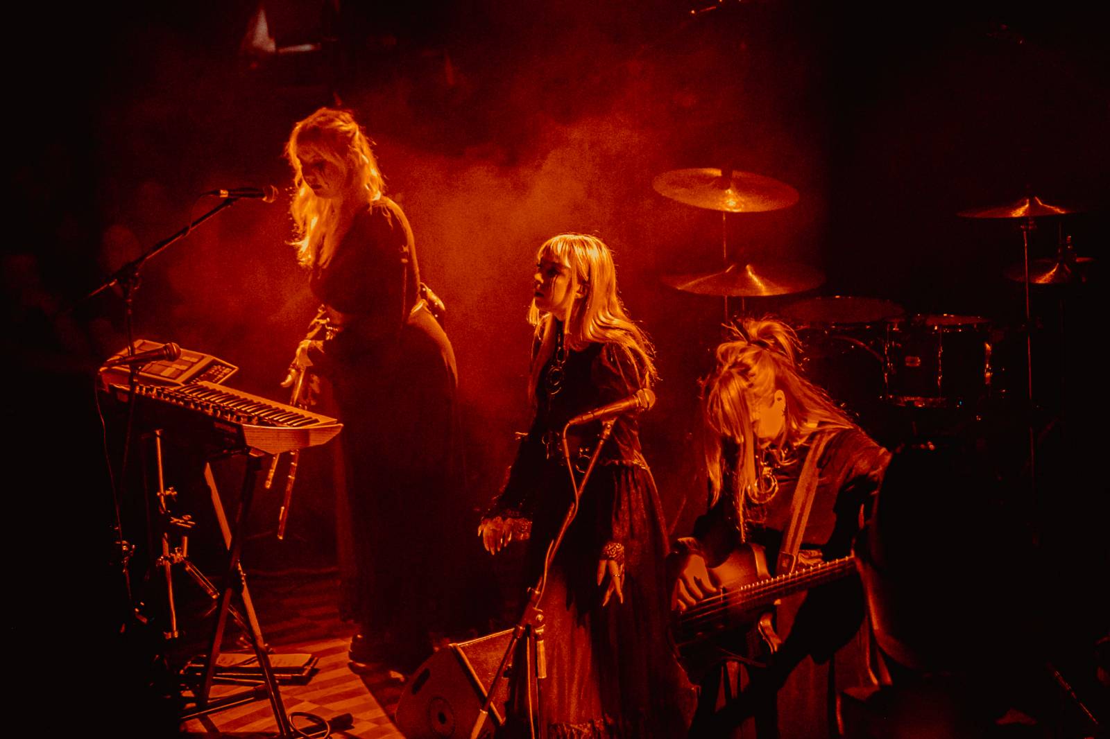 Ville Valo v Praze nešetřil úsměvy, fanouškům představil sólovku Neon Noir