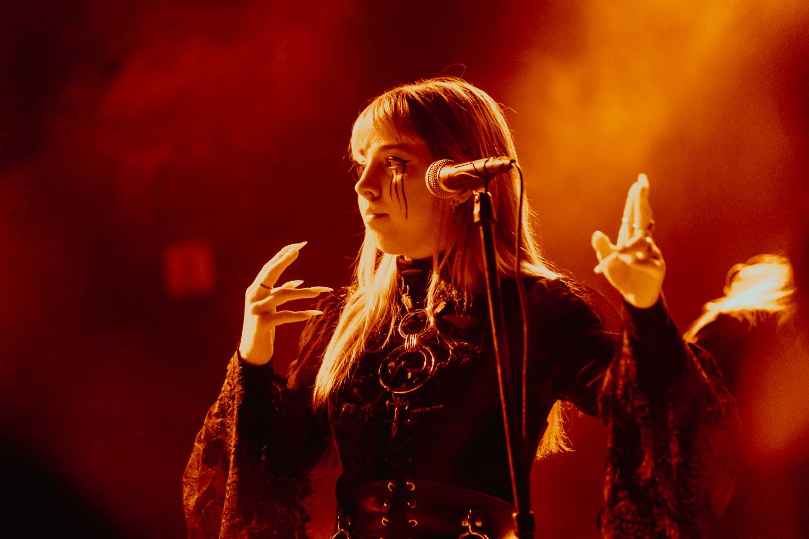 Ville Valo v Praze nešetřil úsměvy, fanouškům představil sólovku Neon Noir