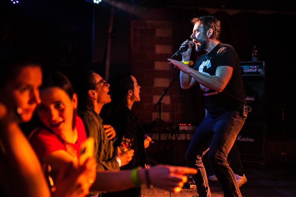 Energičtí Tata Bojs dorazili do Havířova, zaplněná Stolárna jásala nadšením