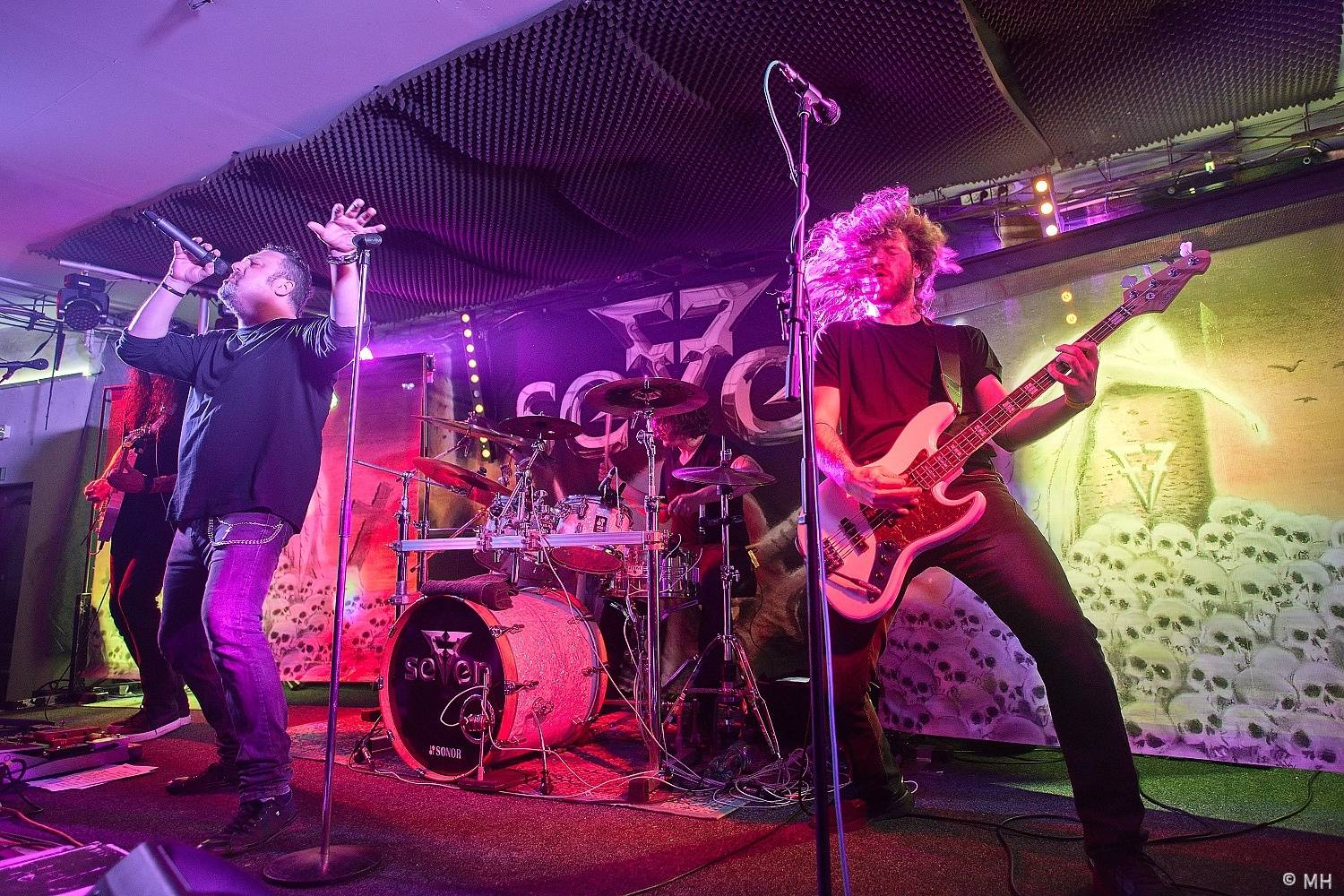 Bílej Medvěd se rozburácel metalem. Zahráli Seven, doprovodili je Arzzen a Nevergreen