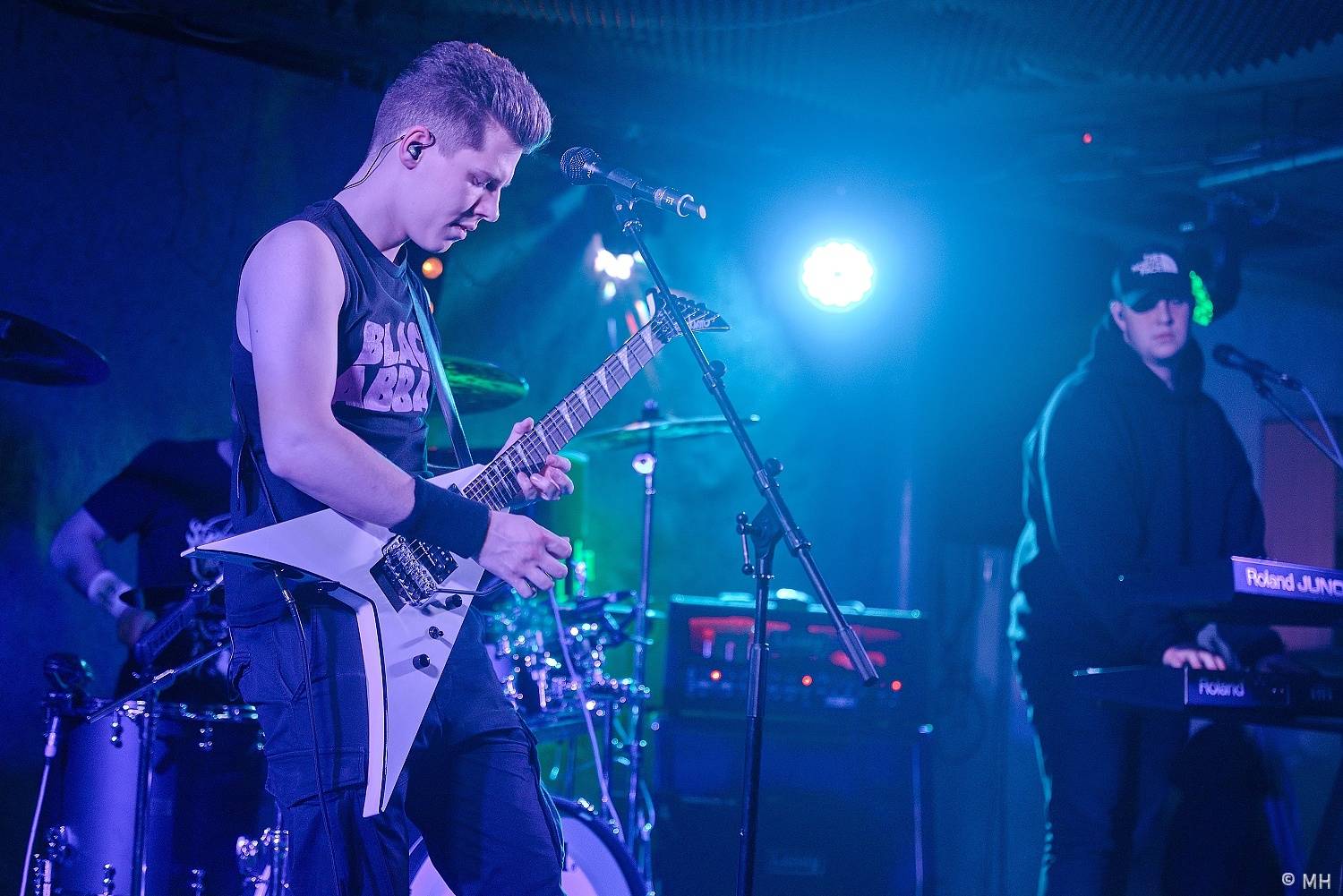 Bílej Medvěd se rozburácel metalem. Zahráli Seven, doprovodili je Arzzen a Nevergreen