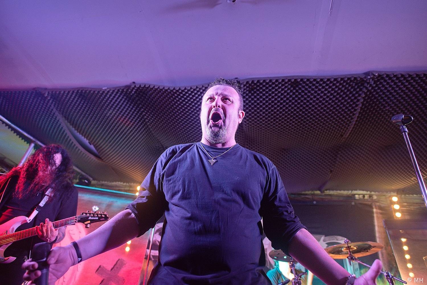 Bílej Medvěd se rozburácel metalem. Zahráli Seven, doprovodili je Arzzen a Nevergreen