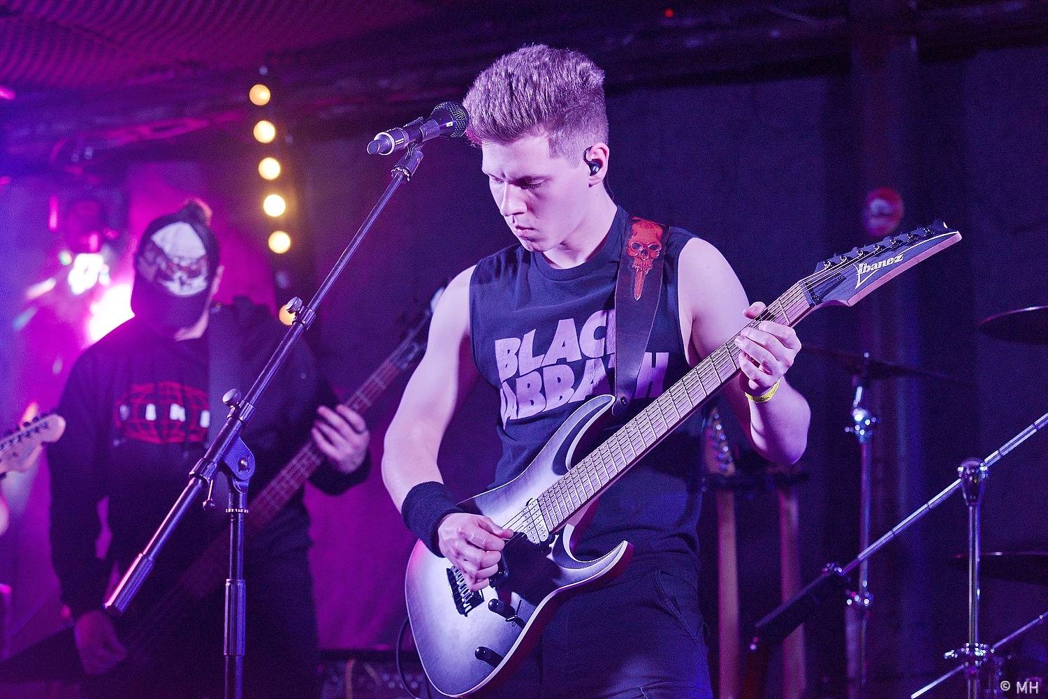 Bílej Medvěd se rozburácel metalem. Zahráli Seven, doprovodili je Arzzen a Nevergreen