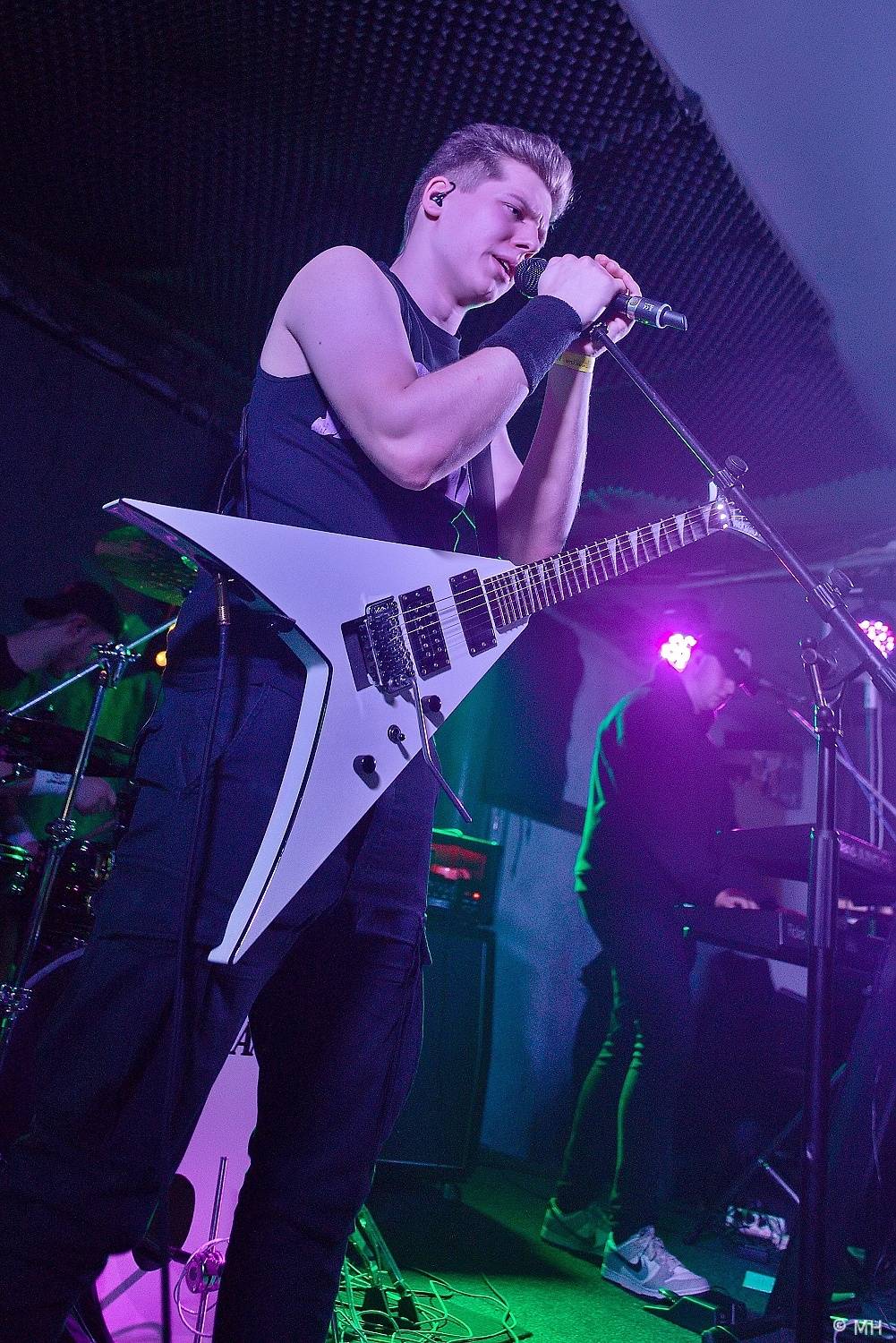 Bílej Medvěd se rozburácel metalem. Zahráli Seven, doprovodili je Arzzen a Nevergreen