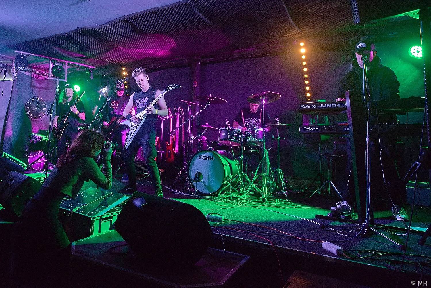 Bílej Medvěd se rozburácel metalem. Zahráli Seven, doprovodili je Arzzen a Nevergreen