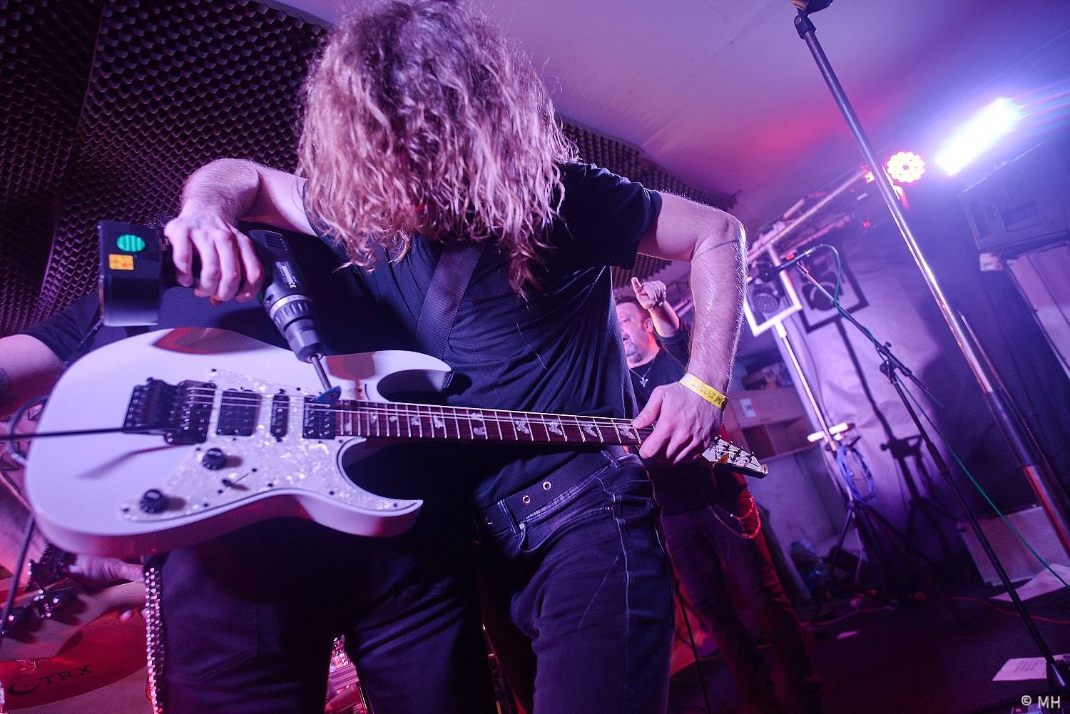 Bílej Medvěd se rozburácel metalem. Zahráli Seven, doprovodili je Arzzen a Nevergreen