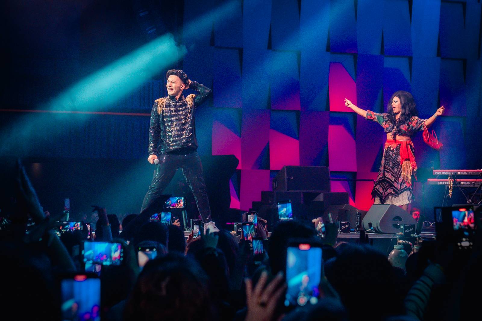 Jan Bendig odehrál ve Foru Karlín svůj dosud největší koncert, mezi hosty nechyběli Leoš Mareš či Monika Bagárová