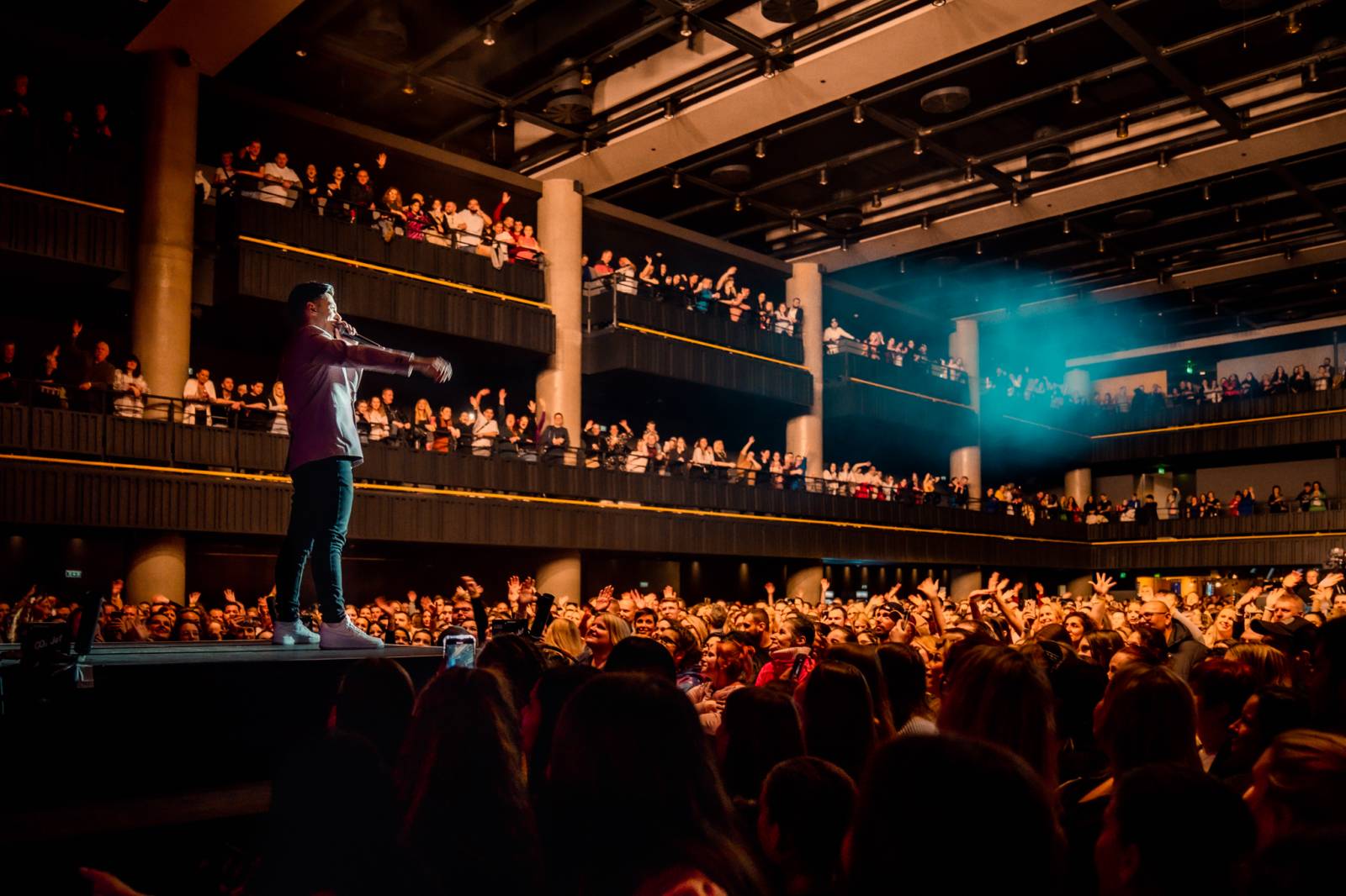 Jan Bendig odehrál ve Foru Karlín svůj dosud největší koncert, mezi hosty nechyběli Leoš Mareš či Monika Bagárová