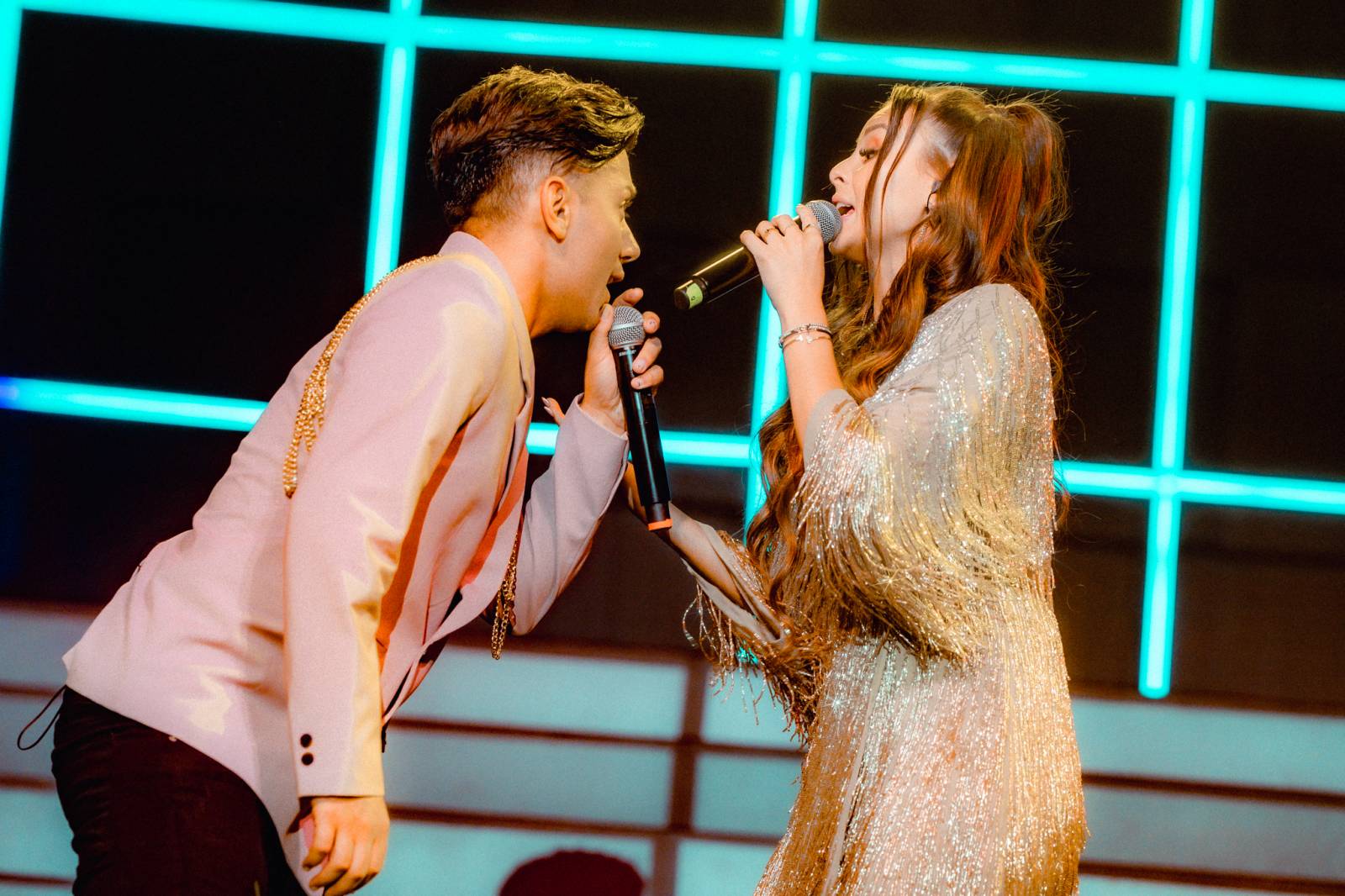 Jan Bendig odehrál ve Foru Karlín svůj dosud největší koncert, mezi hosty nechyběli Leoš Mareš či Monika Bagárová