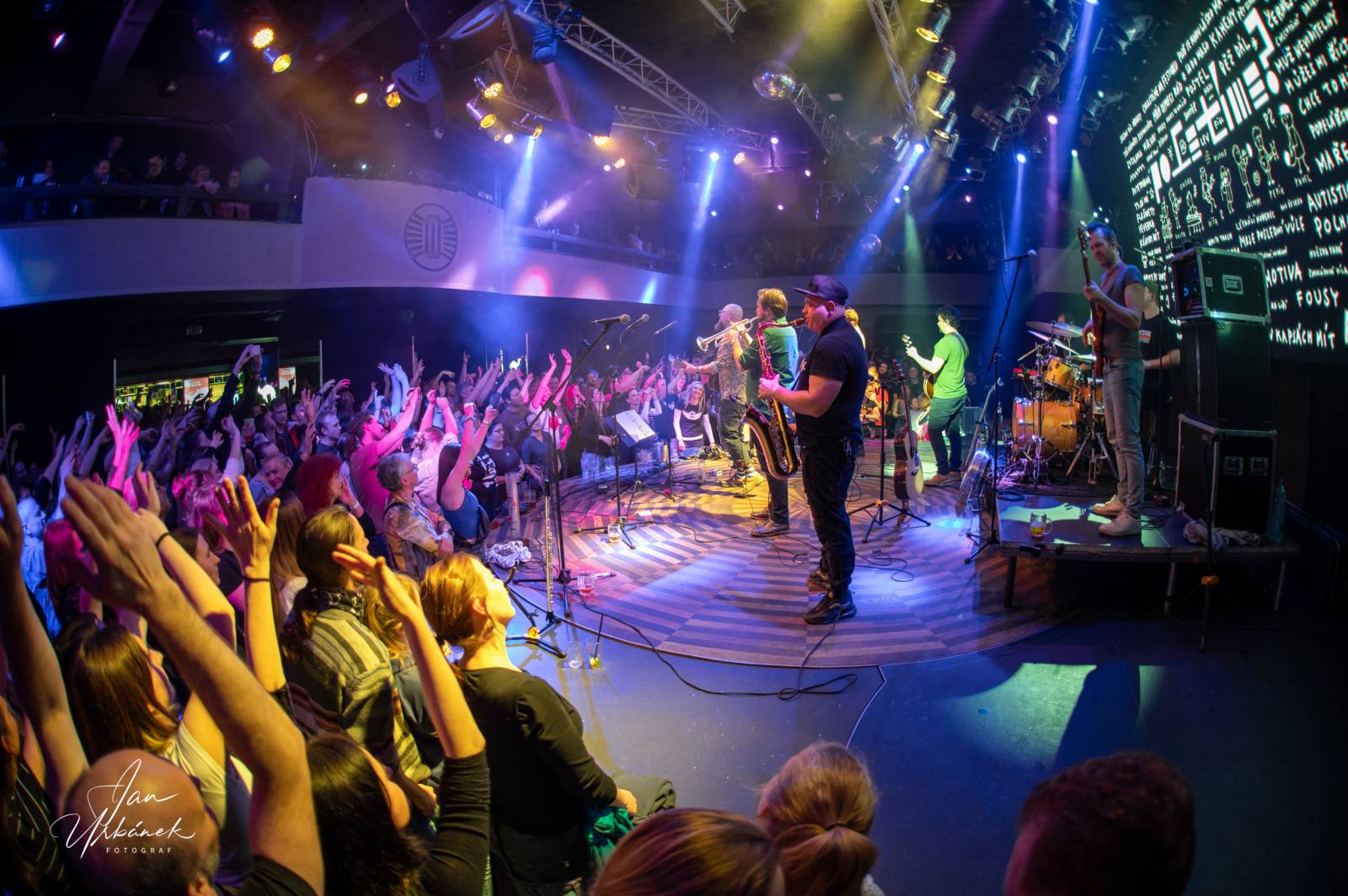 Poletíme? zaplnili pražský Lucerna Music Bar