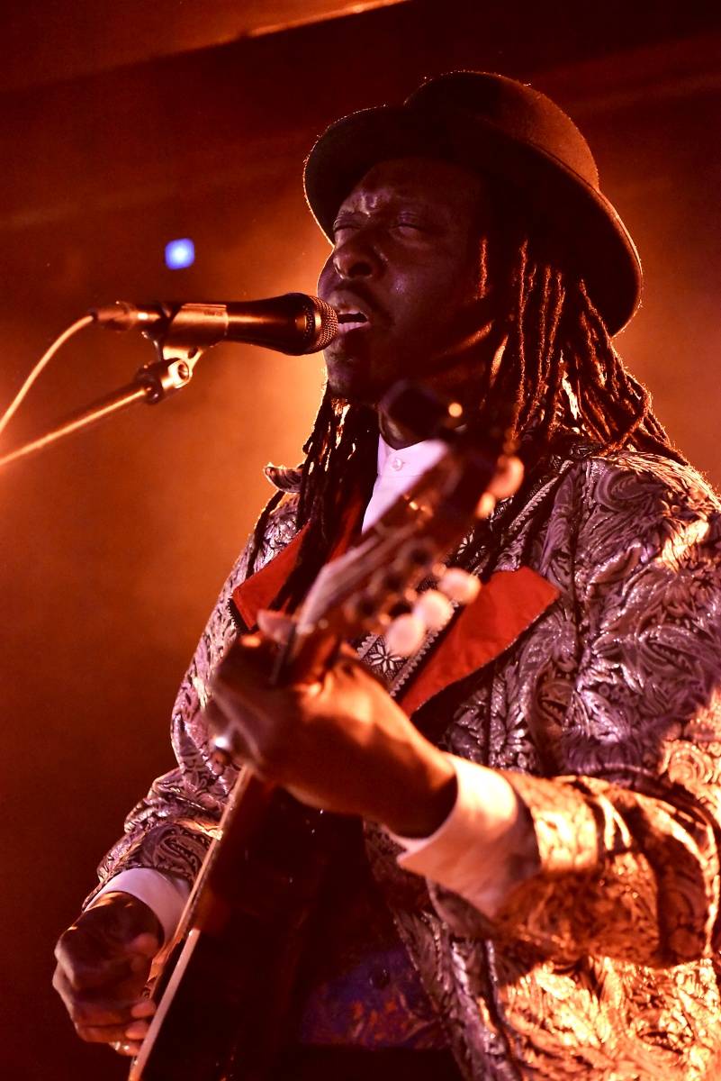 Faada Freddy přivezl do Rock Café v Praze směs gospelu, soulu, jazzu, reggae, popu a hip hopu