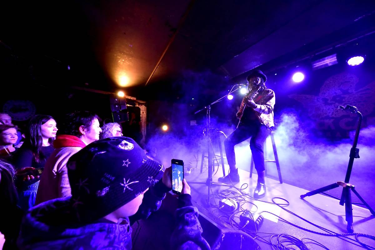 Faada Freddy přivezl do Rock Café v Praze směs gospelu, soulu, jazzu, reggae, popu a hip hopu